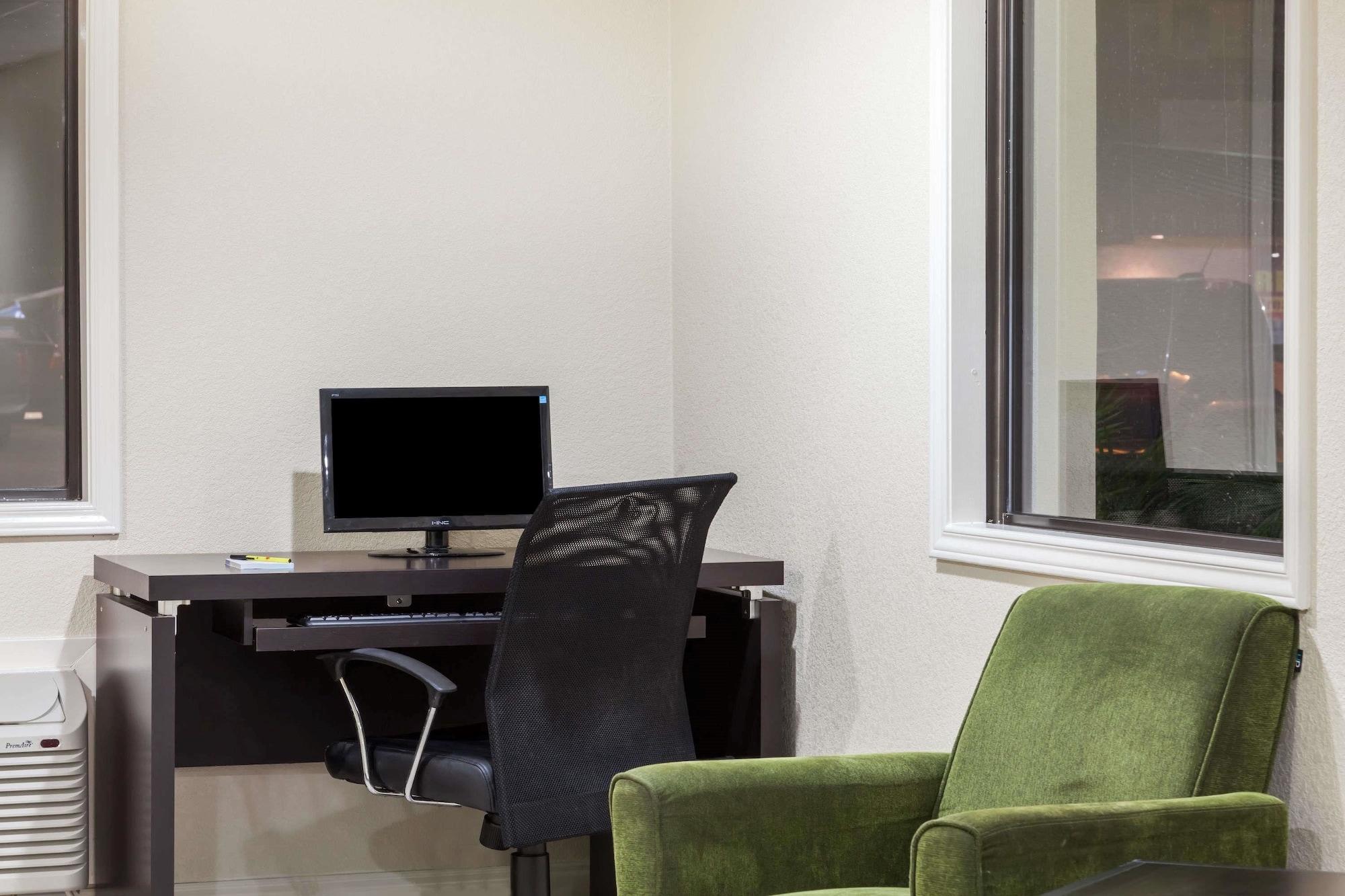 Super 8 By Wyndham Buffalo Esterno foto