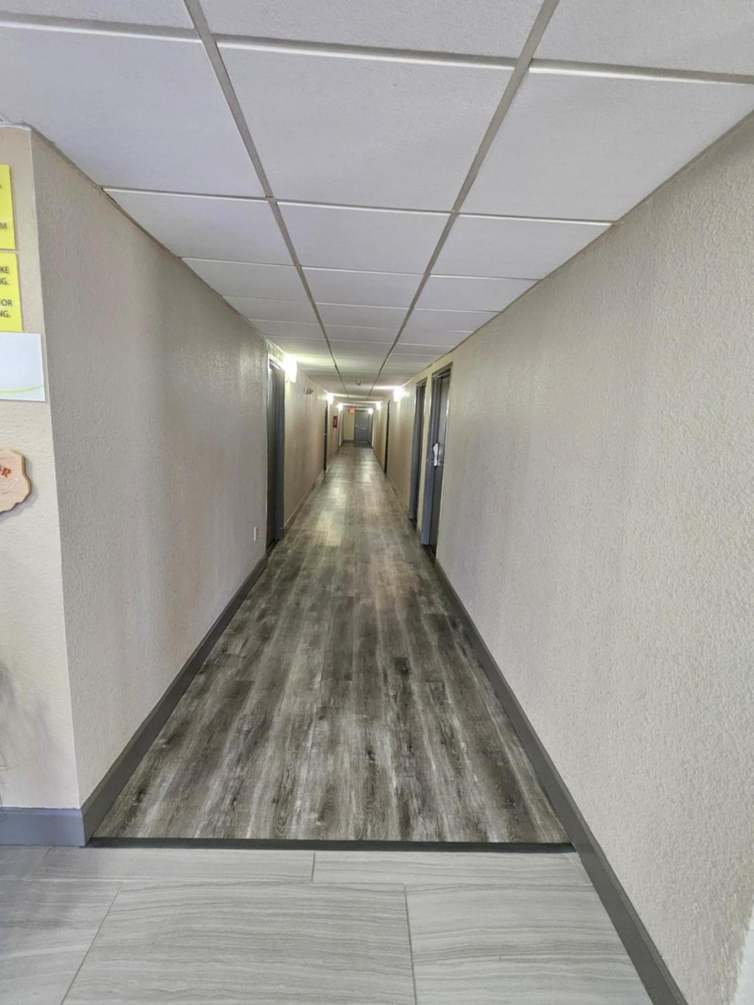 Super 8 By Wyndham Buffalo Esterno foto