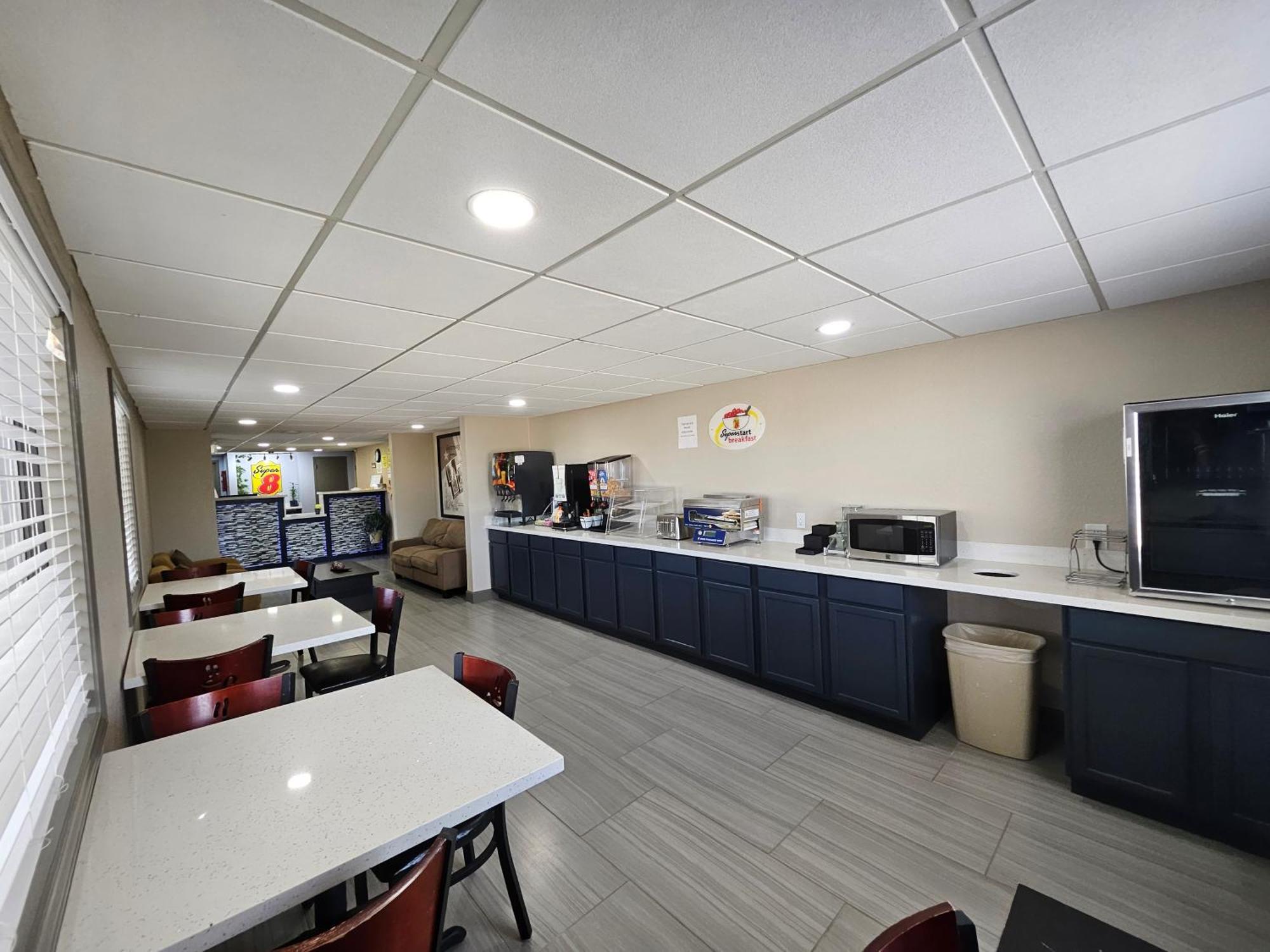 Super 8 By Wyndham Buffalo Esterno foto