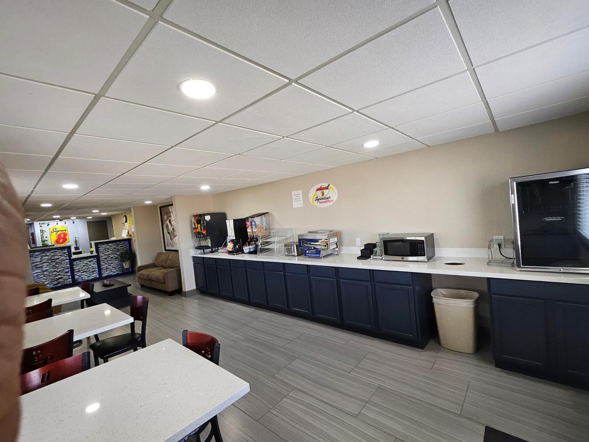 Super 8 By Wyndham Buffalo Esterno foto