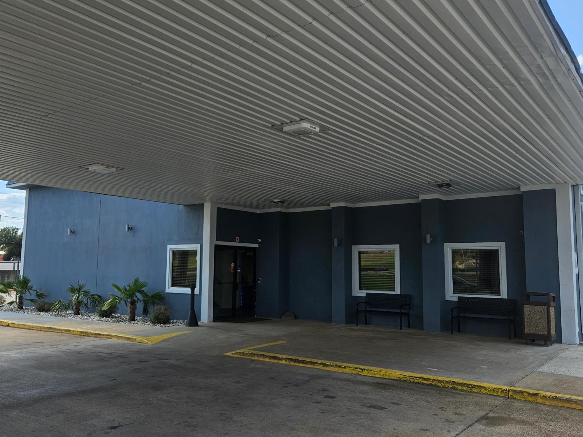 Super 8 By Wyndham Buffalo Esterno foto