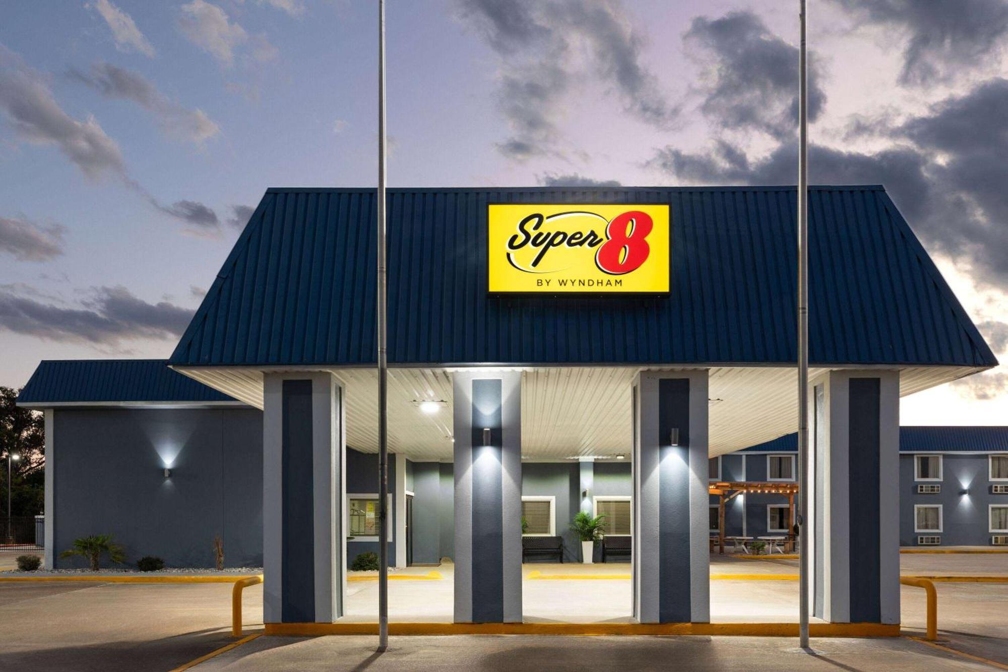 Super 8 By Wyndham Buffalo Esterno foto