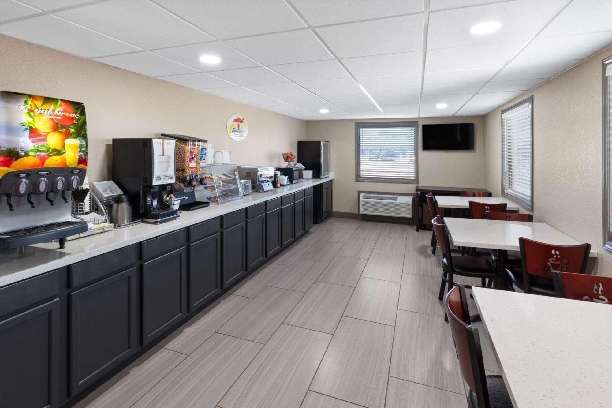 Super 8 By Wyndham Buffalo Esterno foto