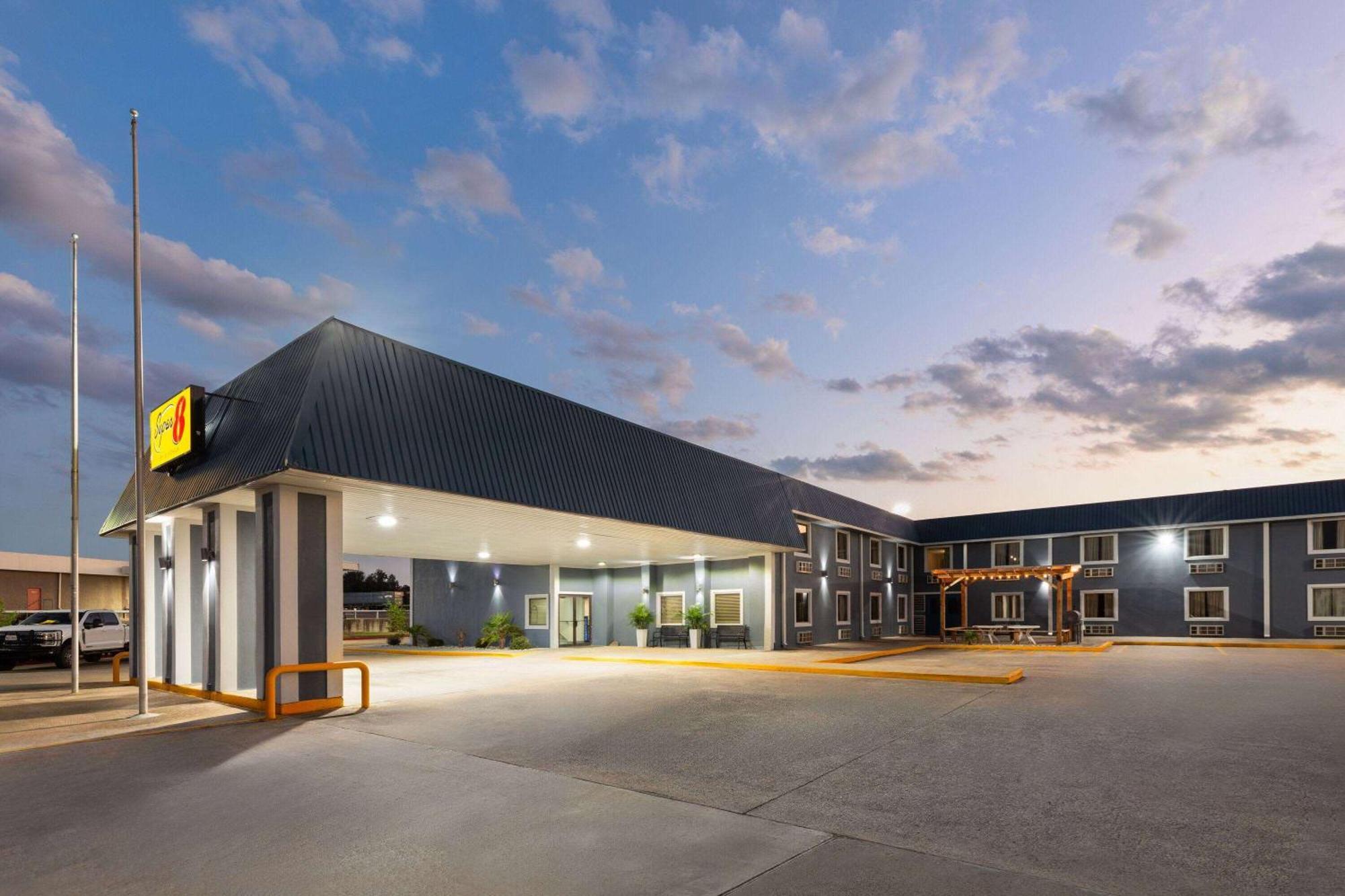 Super 8 By Wyndham Buffalo Esterno foto