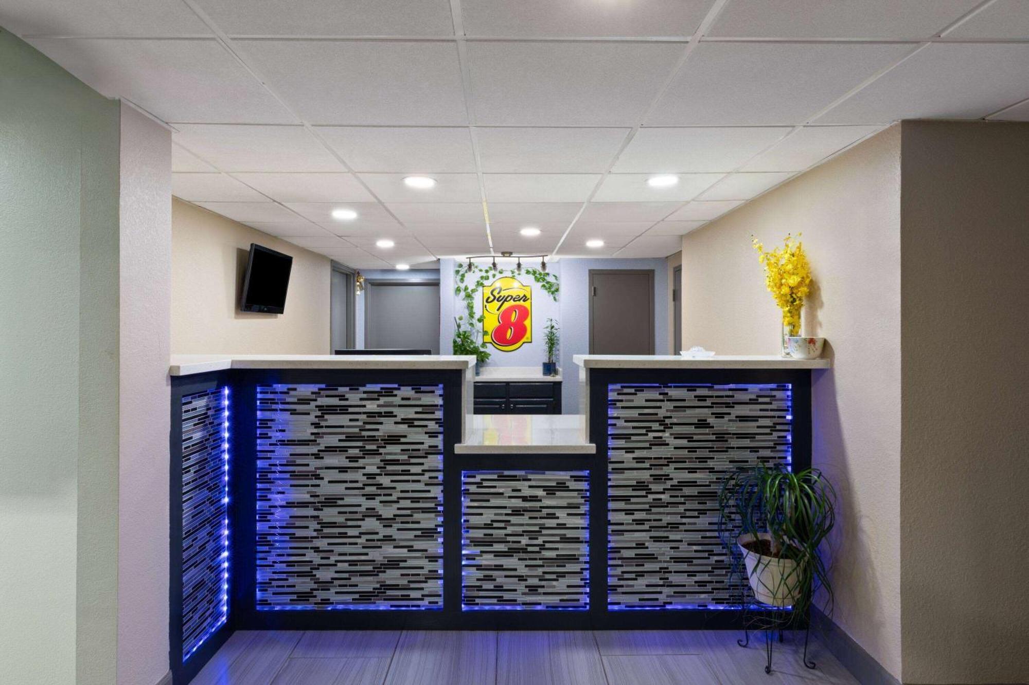 Super 8 By Wyndham Buffalo Esterno foto